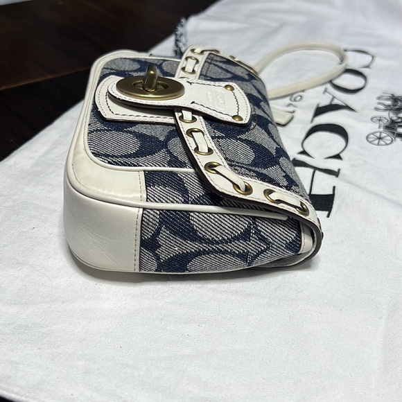 NWOT Coach Resort Blue Denim Signature Whipstitch Capacity Wristlet Clutch $278 - Picture 4 of 11